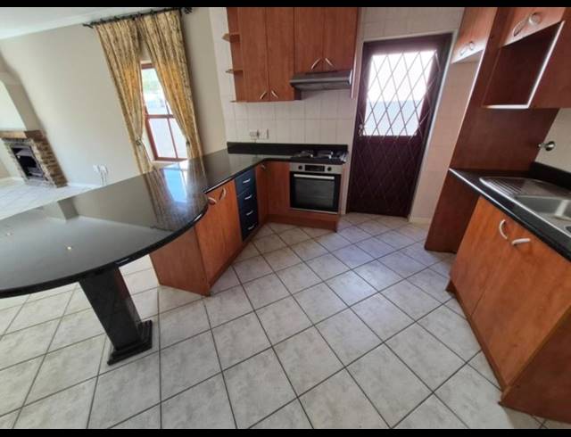 3 BEDROOM HOUSE TO LET IN WEST BEACH